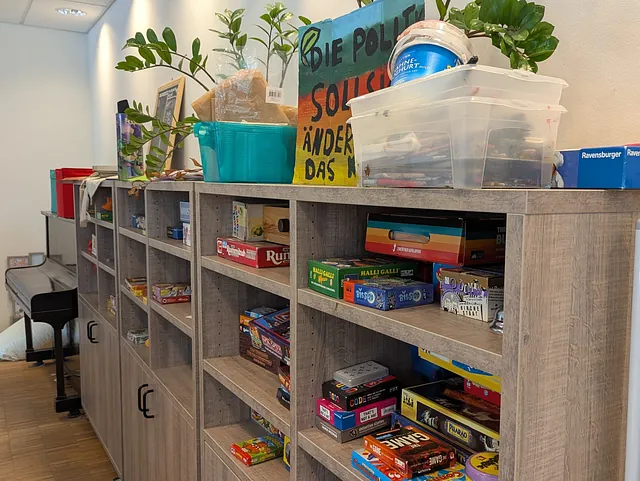 Unsere Spielesammlung im Apostel2; Foto: evdus