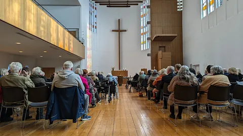 Gottesdienst für gehörlose und schwerhörige Menschen; Foto: Emmaus